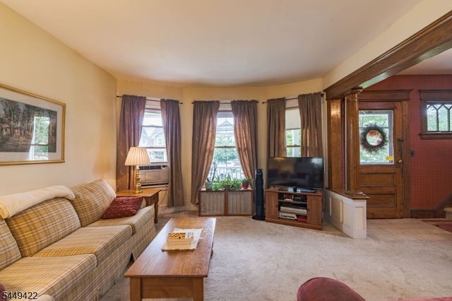 37 W High St, Bound Brook Boro, NJ 08805