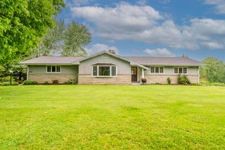 2800 Mayflower Road, Bertrand Twp, MI 49120