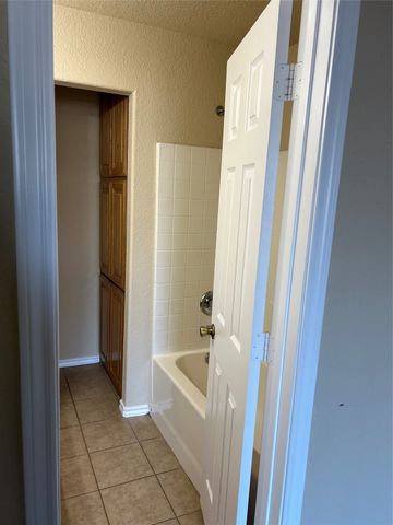 606 Linda Drive, Joshua, TX 76058