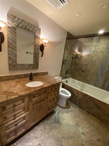 14 Greenway Plaza 13R, Houston, TX 77046