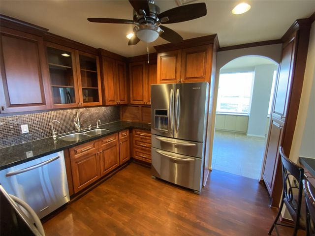 14 Greenway Plaza 13R, Houston, TX 77046