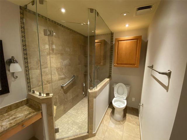 14 Greenway Plaza 13R, Houston, TX 77046