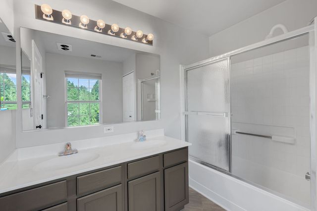 1646 Gleneagle Drive, Carpentersville, IL 60110