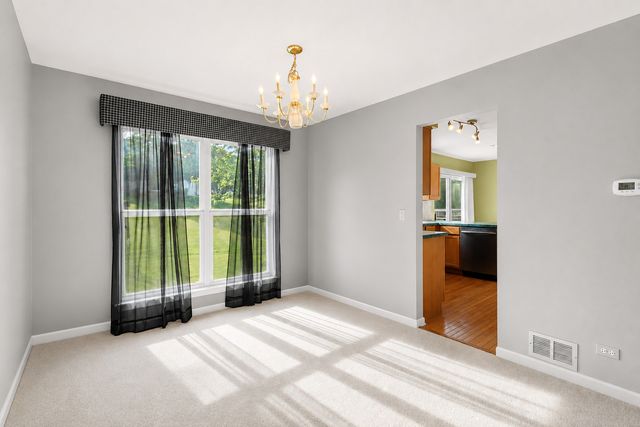 1646 Gleneagle Drive, Carpentersville, IL 60110
