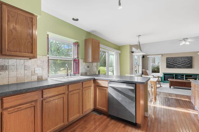1646 Gleneagle Drive, Carpentersville, IL 60110