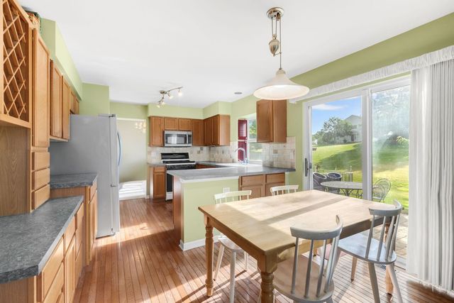 1646 Gleneagle Drive, Carpentersville, IL 60110