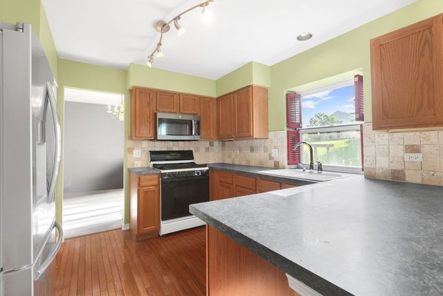 1646 Gleneagle Drive, Carpentersville, IL 60110