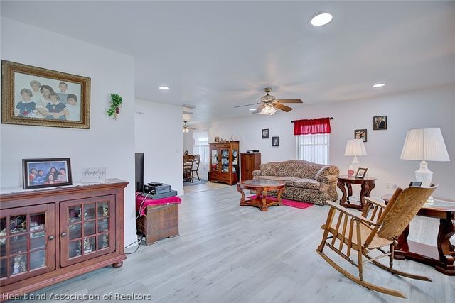 206 Ariana Place, Auburndale, FL 33823