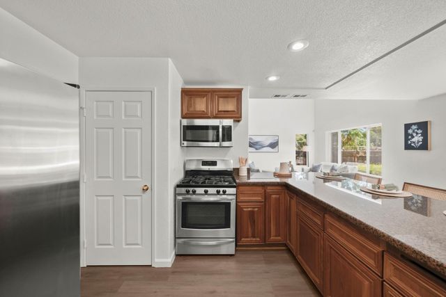 1557 48th St, Sacramento, CA 95819