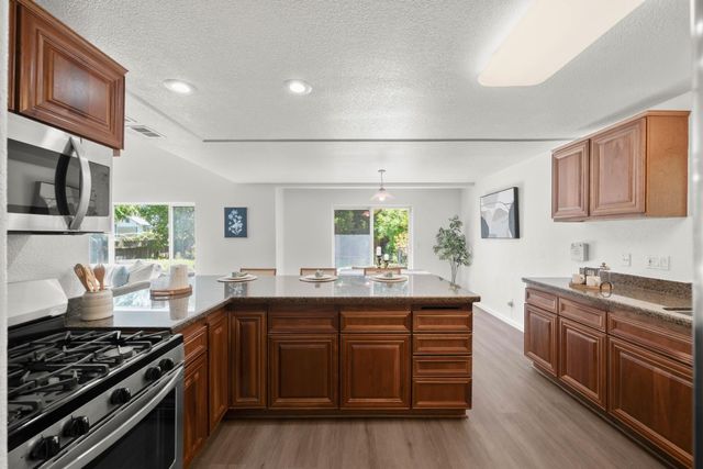 1557 48th St, Sacramento, CA 95819
