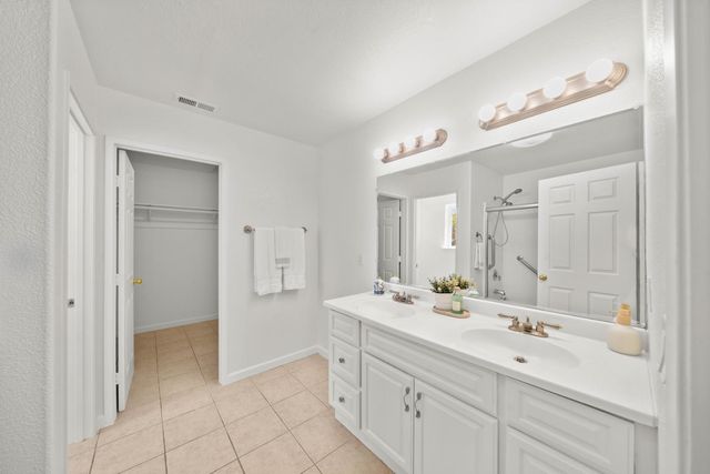 1557 48th St, Sacramento, CA 95819