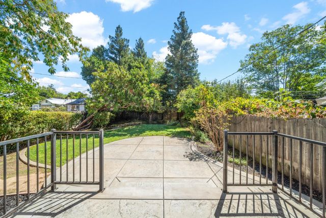 1557 48th St, Sacramento, CA 95819