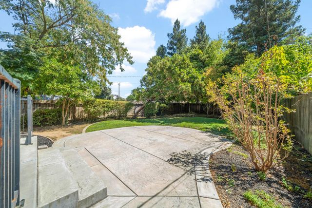 1557 48th St, Sacramento, CA 95819