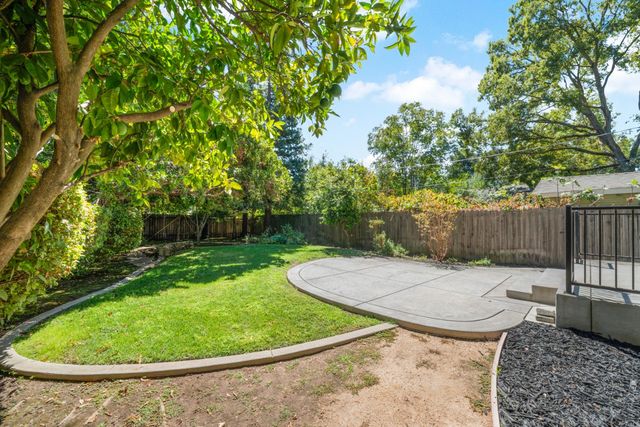 1557 48th St, Sacramento, CA 95819