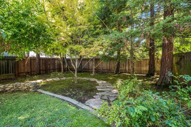 1557 48th St, Sacramento, CA 95819