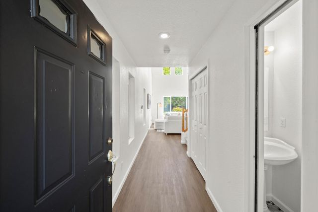 1557 48th St, Sacramento, CA 95819