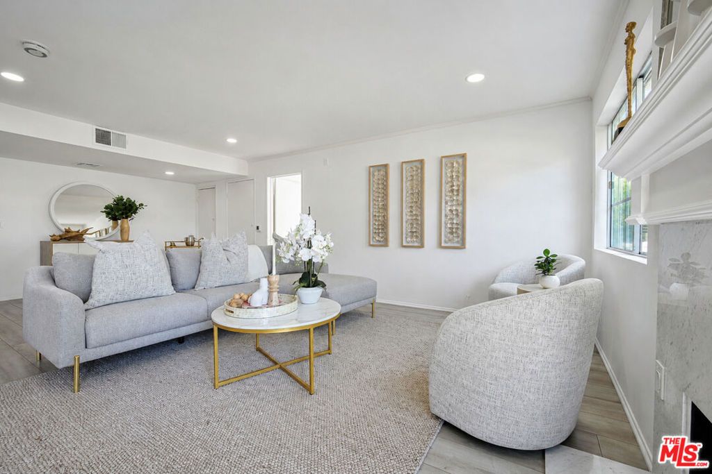 Image 20 of property listing at 4249 Longridge Avenue 209, Studio City, CA 91604