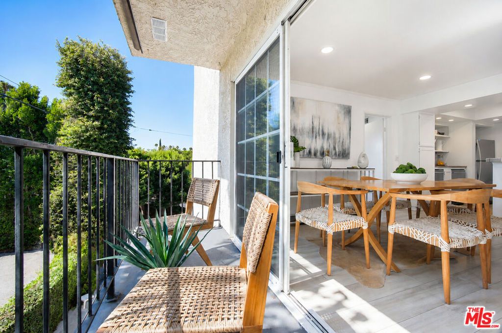 Image 22 of property listing at 4249 Longridge Avenue 209, Studio City, CA 91604