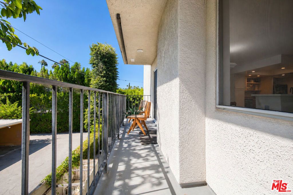 Image 23 of property listing at 4249 Longridge Avenue 209, Studio City, CA 91604