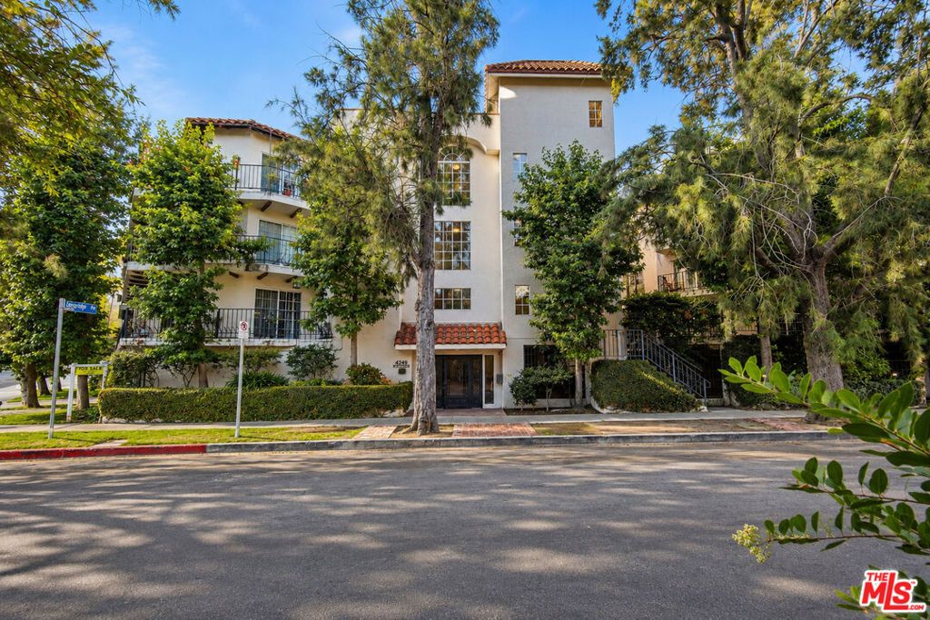 Image 29 of property listing at 4249 Longridge Avenue 209, Studio City, CA 91604