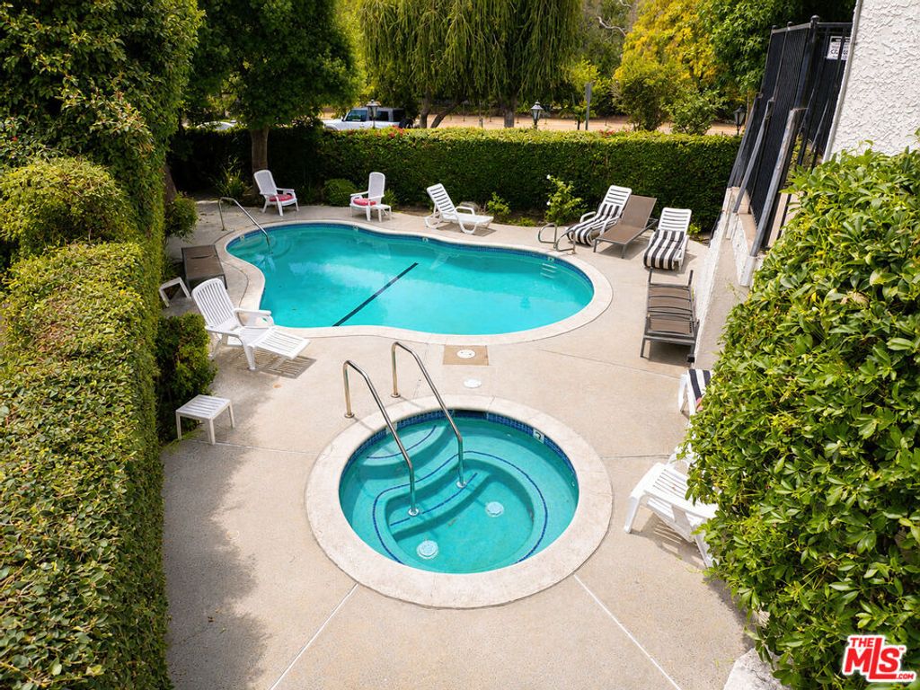 Image 35 of property listing at 4249 Longridge Avenue 209, Studio City, CA 91604