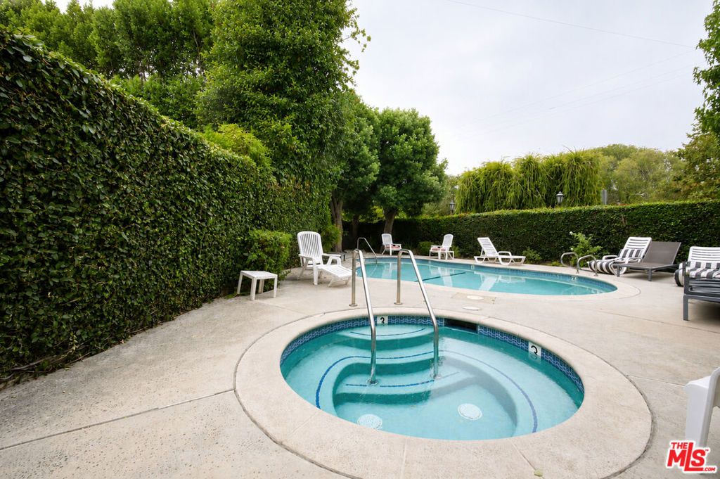 Image 37 of property listing at 4249 Longridge Avenue 209, Studio City, CA 91604