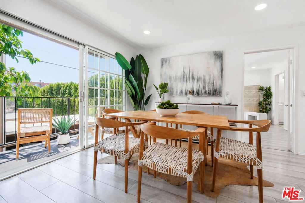 Image 8 of property listing at 4249 Longridge Avenue 209, Studio City, CA 91604