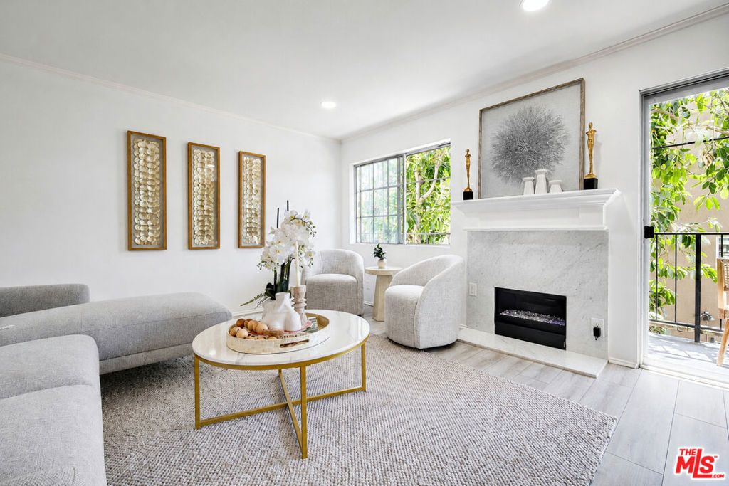 Image 9 of property listing at 4249 Longridge Avenue 209, Studio City, CA 91604
