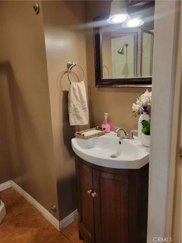 1934 Vineyard, Los Angeles, CA 90016