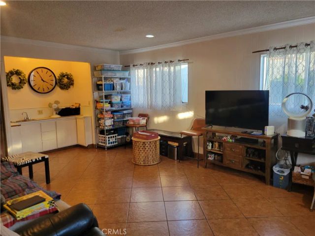 1934 Vineyard, Los Angeles, CA 90016