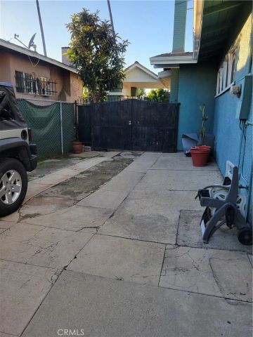 1934 Vineyard, Los Angeles, CA 90016