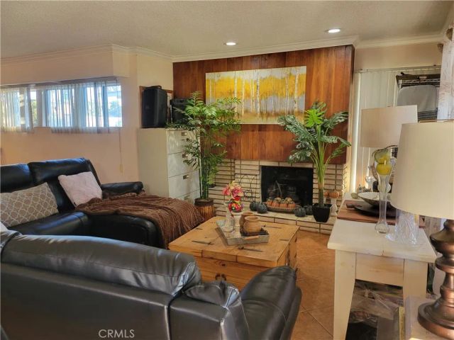 1934 Vineyard, Los Angeles, CA 90016