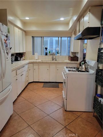 1934 Vineyard, Los Angeles, CA 90016