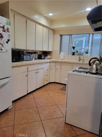 1934 Vineyard, Los Angeles, CA 90016