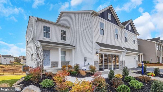 206 WINDING RD, Forks Township, PA 18040
