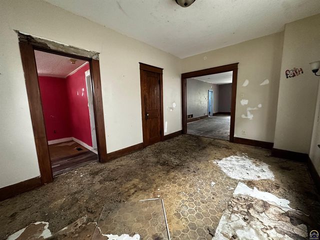 1247 SW Tyler ST, Topeka, KS 66612
