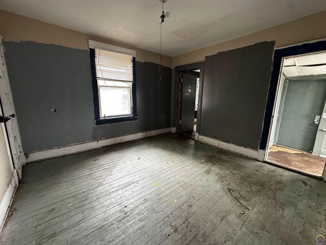1247 SW Tyler ST, Topeka, KS 66612