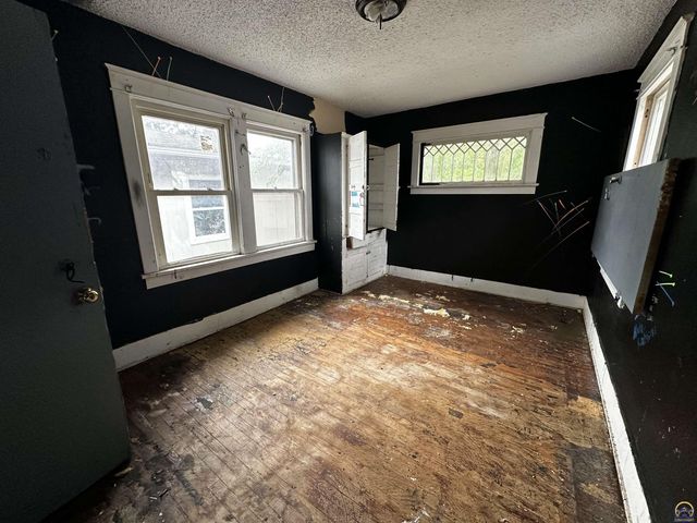 1247 SW Tyler ST, Topeka, KS 66612