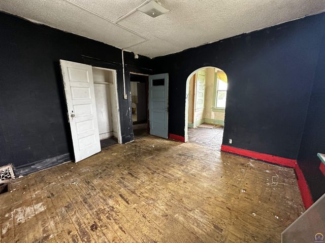 1247 SW Tyler ST, Topeka, KS 66612