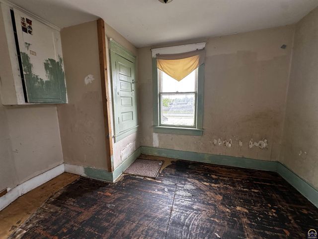 1247 SW Tyler ST, Topeka, KS 66612