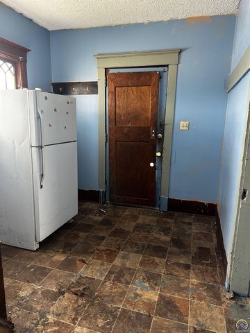 1247 SW Tyler ST, Topeka, KS 66612