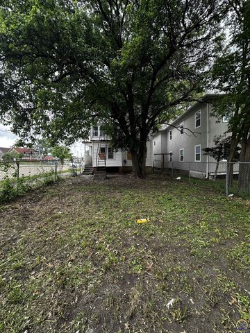 1247 SW Tyler ST, Topeka, KS 66612