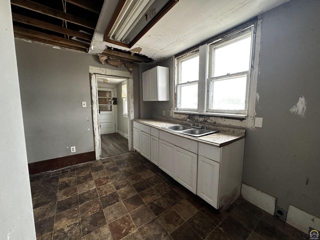 1247 SW Tyler ST, Topeka, KS 66612