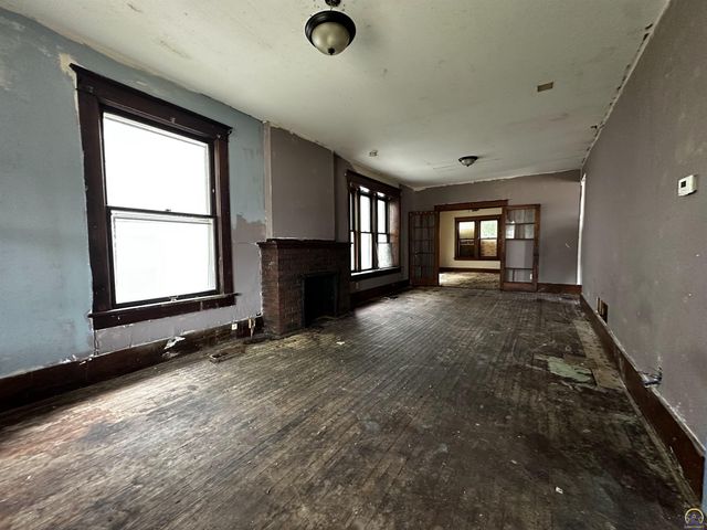1247 SW Tyler ST, Topeka, KS 66612