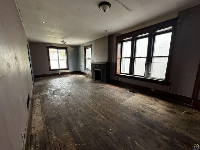 1247 SW Tyler ST, Topeka, KS 66612