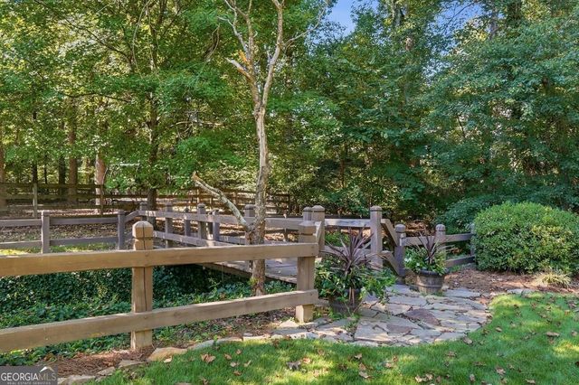 204 Maple Creek Chase, Woodstock, GA 30188