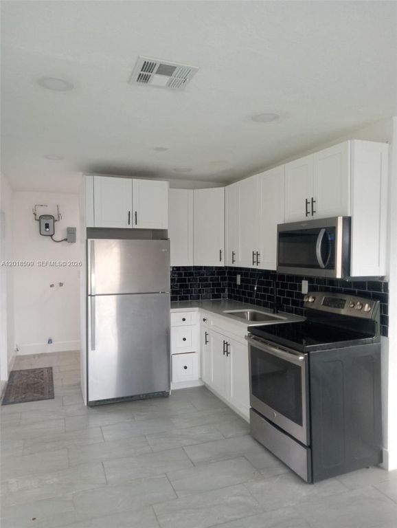 1070 NW 23rd Rd, Fort Lauderdale, FL 33311