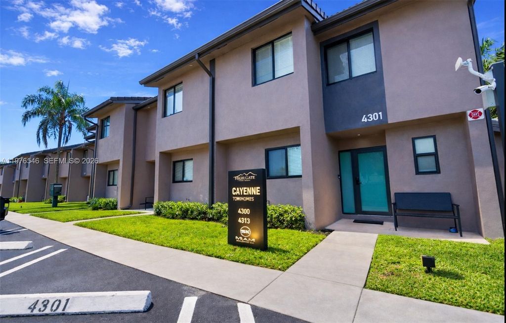 4315 NW 115th Ave, Coral Springs, FL 33065