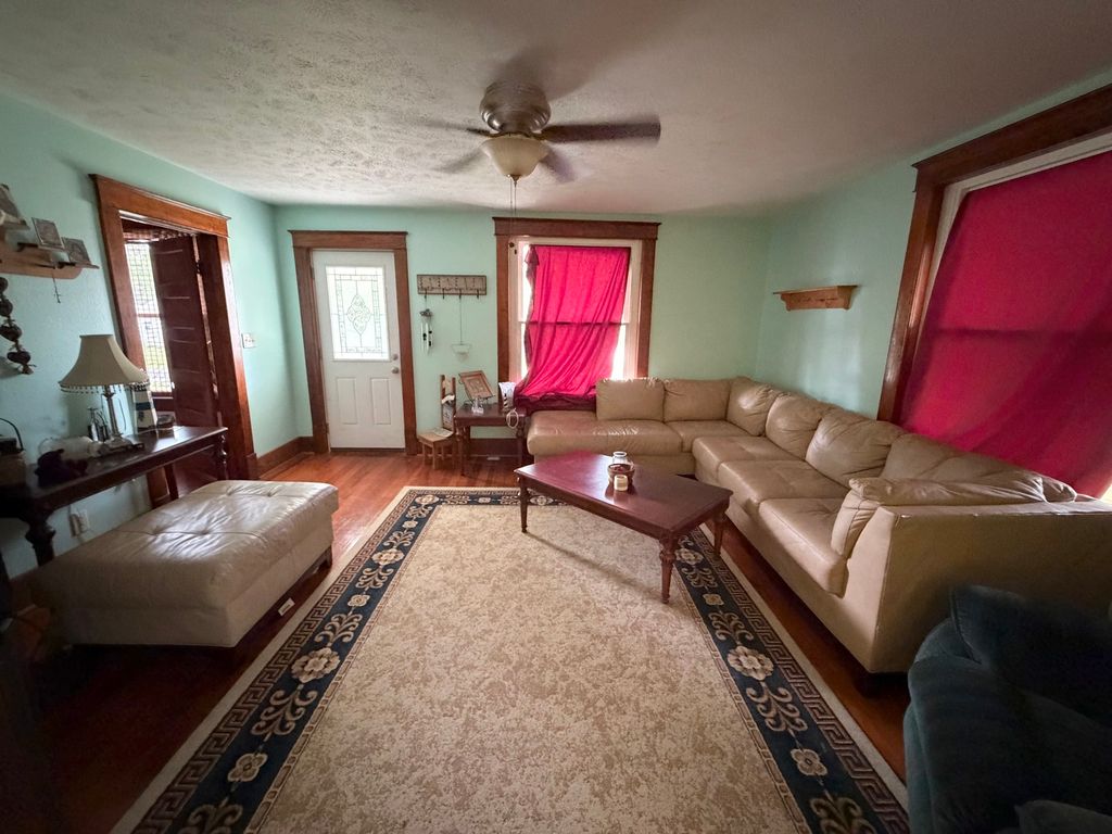 Image 11 of property listing at 501 N Marion Avenue, Salem, IL 62881