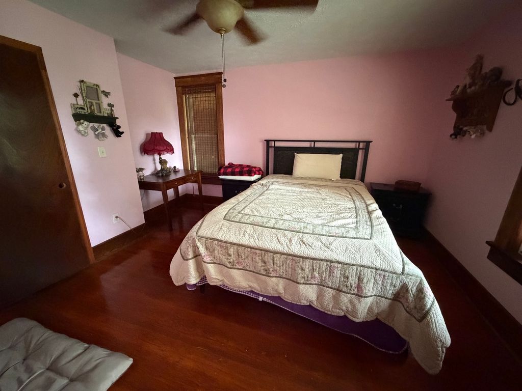 Image 12 of property listing at 501 N Marion Avenue, Salem, IL 62881